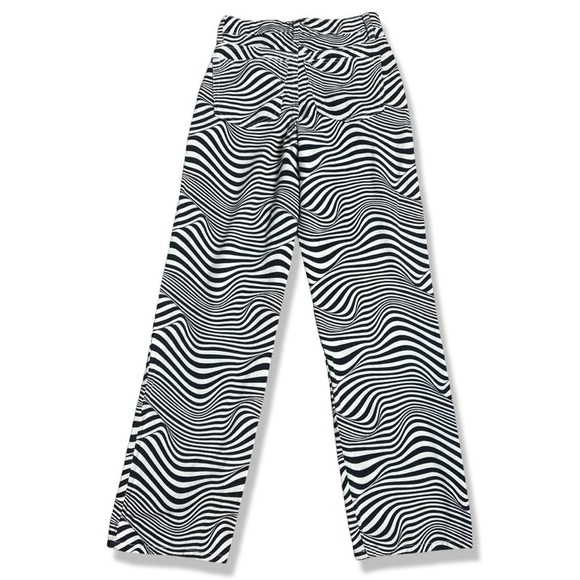 ⭐️NEW FOREVER 21 Premium Black and White Illusion Straight Leg Jeans - Picture 2 of 6